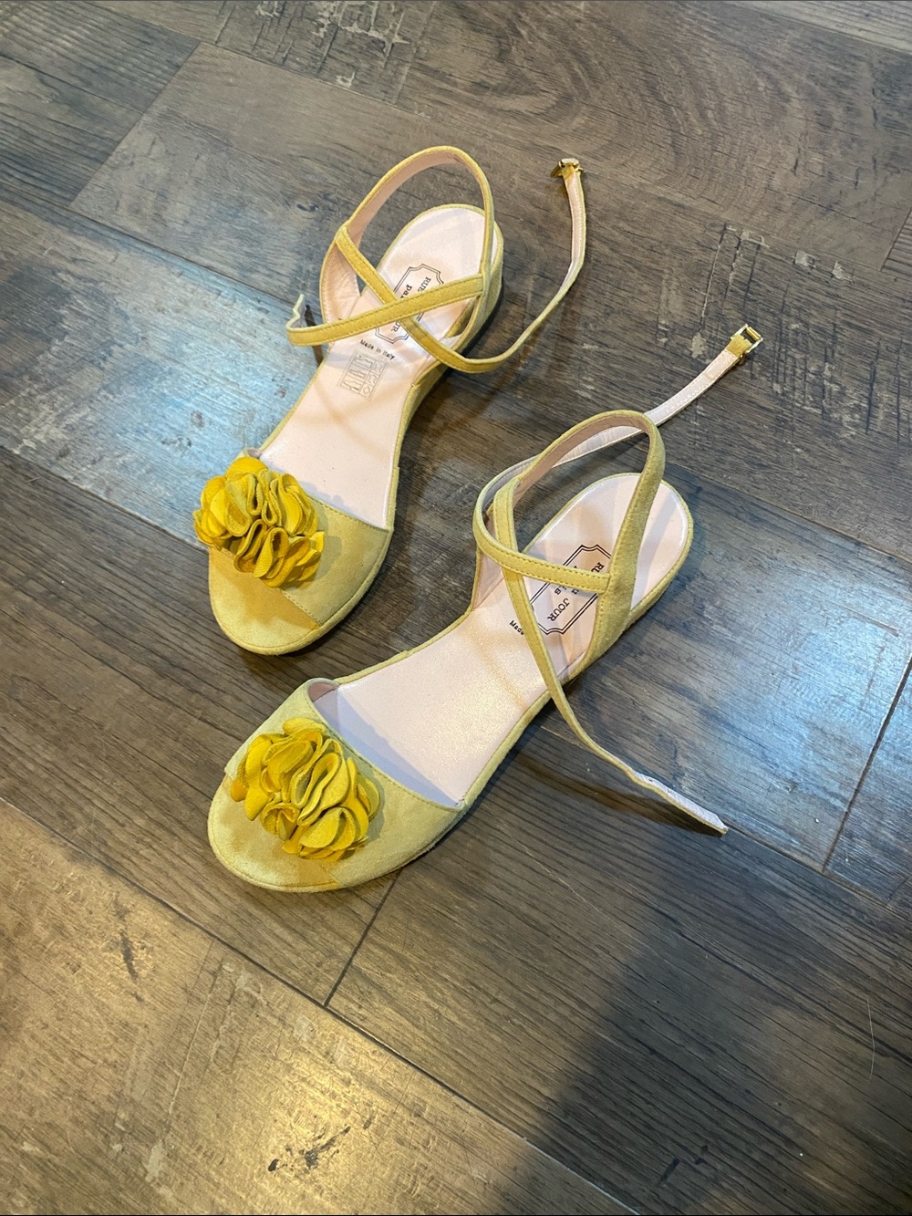 Yellow Floral Rosette Ankle-Strap Sandals - Women's made in italy